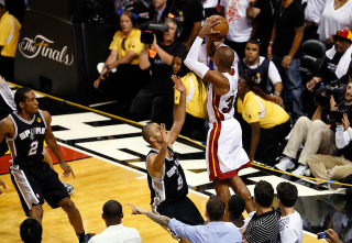 Illustration for article titled Ray Allen's Shot, Captured In Photos